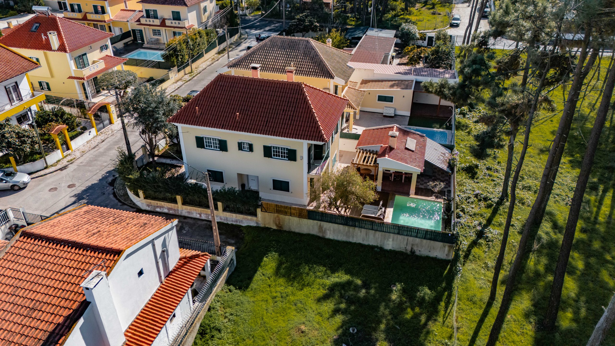 Aroeira Seasonal Retreat — Real Estate